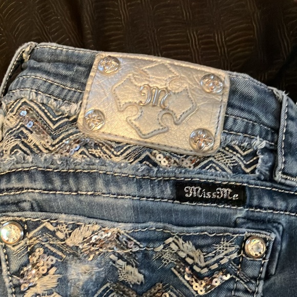 Miss Me Signature Skinny Jeans - Picture 2 of 4